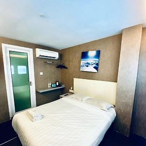 Economy Queen Room
