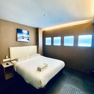 Economy Queen Room